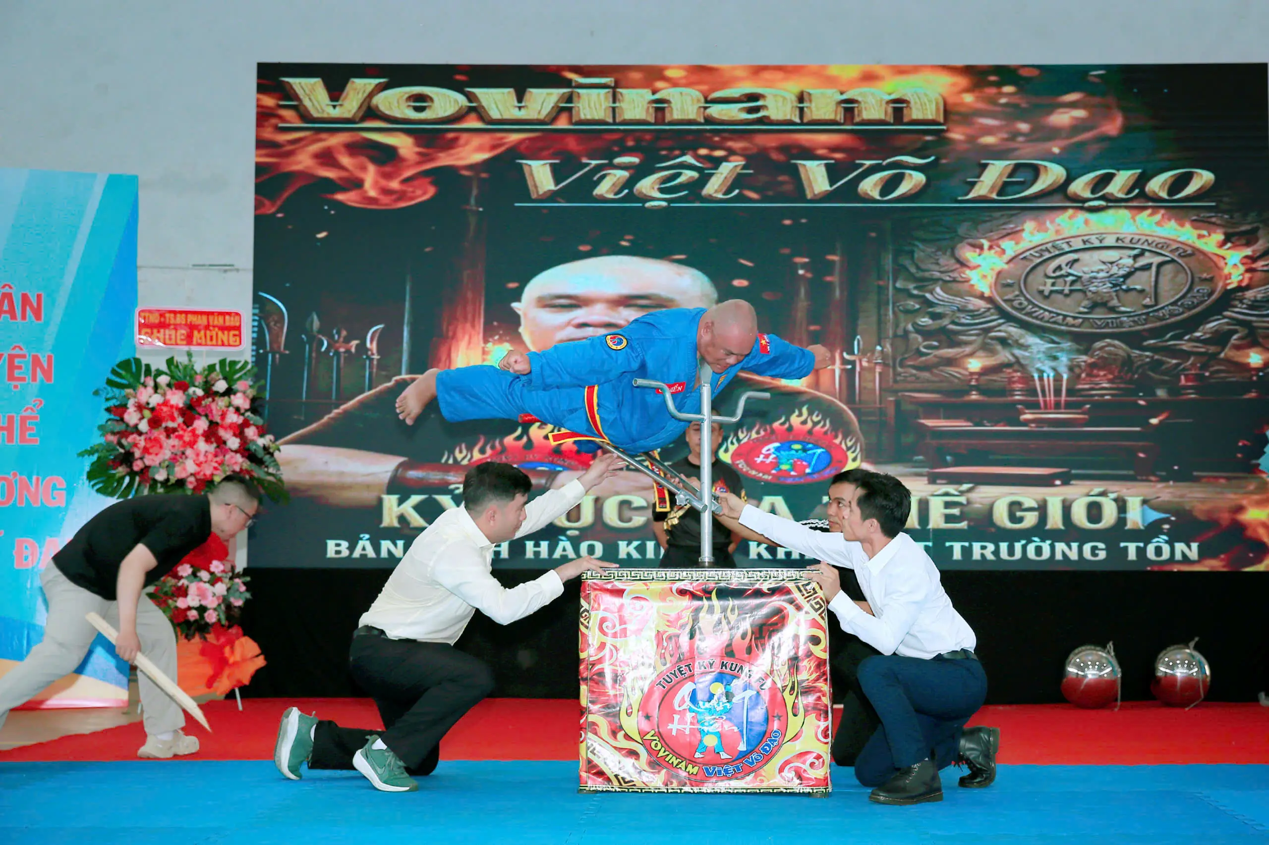 ĐOÀN NGHỆ THUẬT LÂN SƯ RỒNG - KUNG FU QUANG HIỂN 
