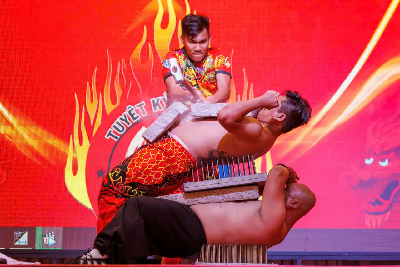 ĐOÀN NGHỆ THUẬT LÂN SƯ RỒNG - KUNG FU QUANG HIỂN 